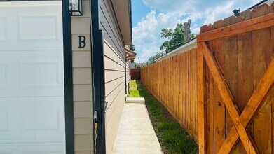 8414 Sandra St in Houston, TX - Foto de edificio - Building Photo