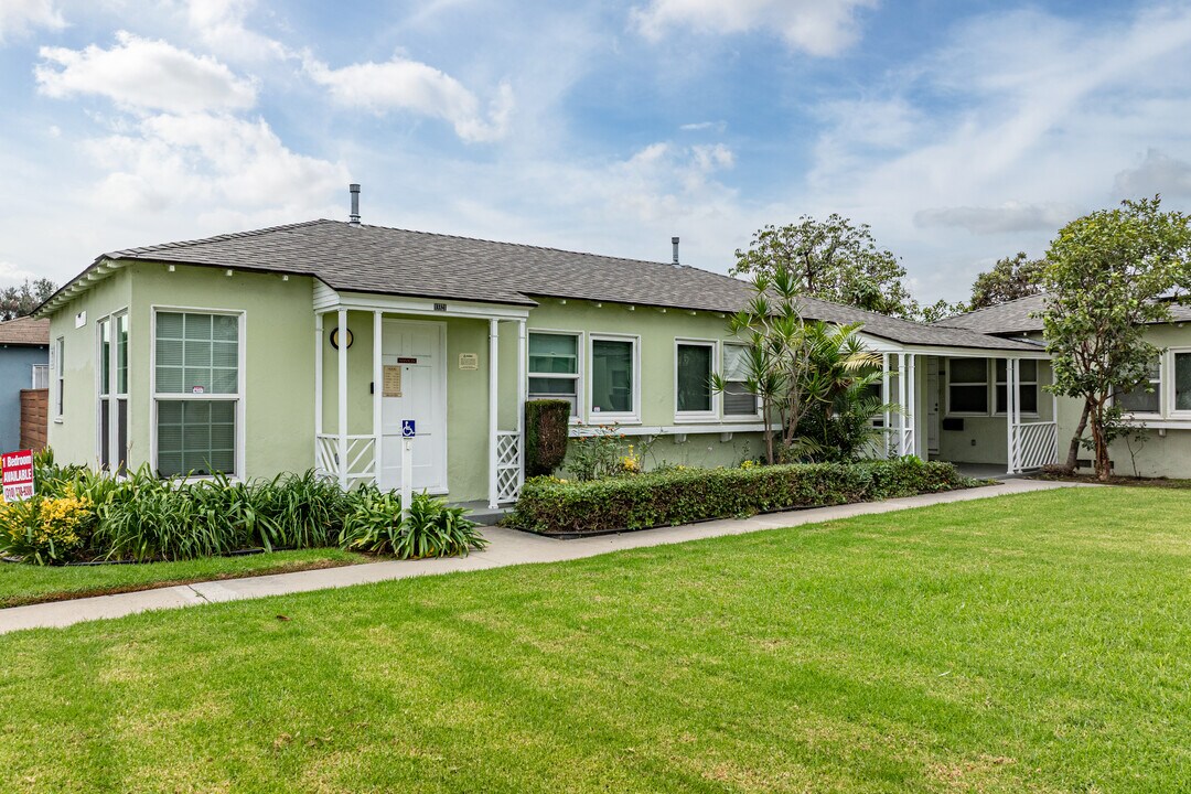 Gardena Apartments in Gardena, CA - Foto de edificio