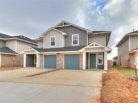 13015 NW 3rd St in Yukon, OK - Building Photo