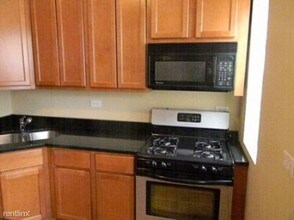 7322 N Damen Ave-Unit -Apt 2 in Chicago, IL - Building Photo - Building Photo