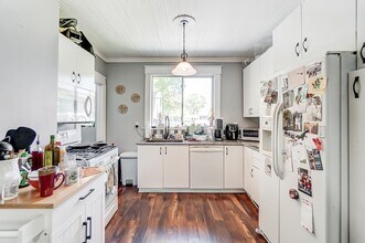 2012 Hewitt Ave in Cincinnati, OH - Building Photo - Building Photo