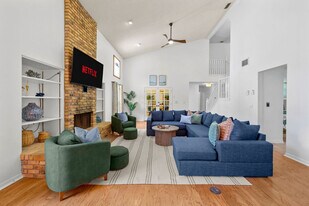 9800 E Bay St in Seminole, FL - Building Photo