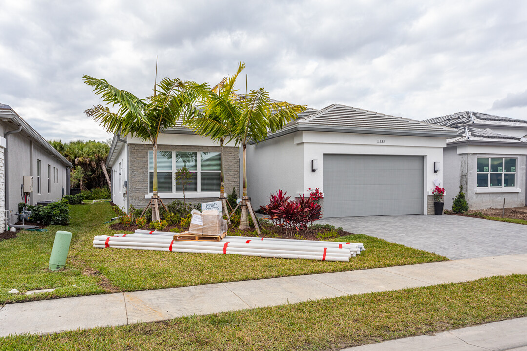 11533 Coronado Way in Naples, FL - Foto de edificio