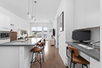 207 W Johanna St, Unit 306 in Austin, TX - Building Photo - Building Photo