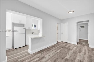 2729 SW 18th St in Miami, FL - Building Photo - Building Photo