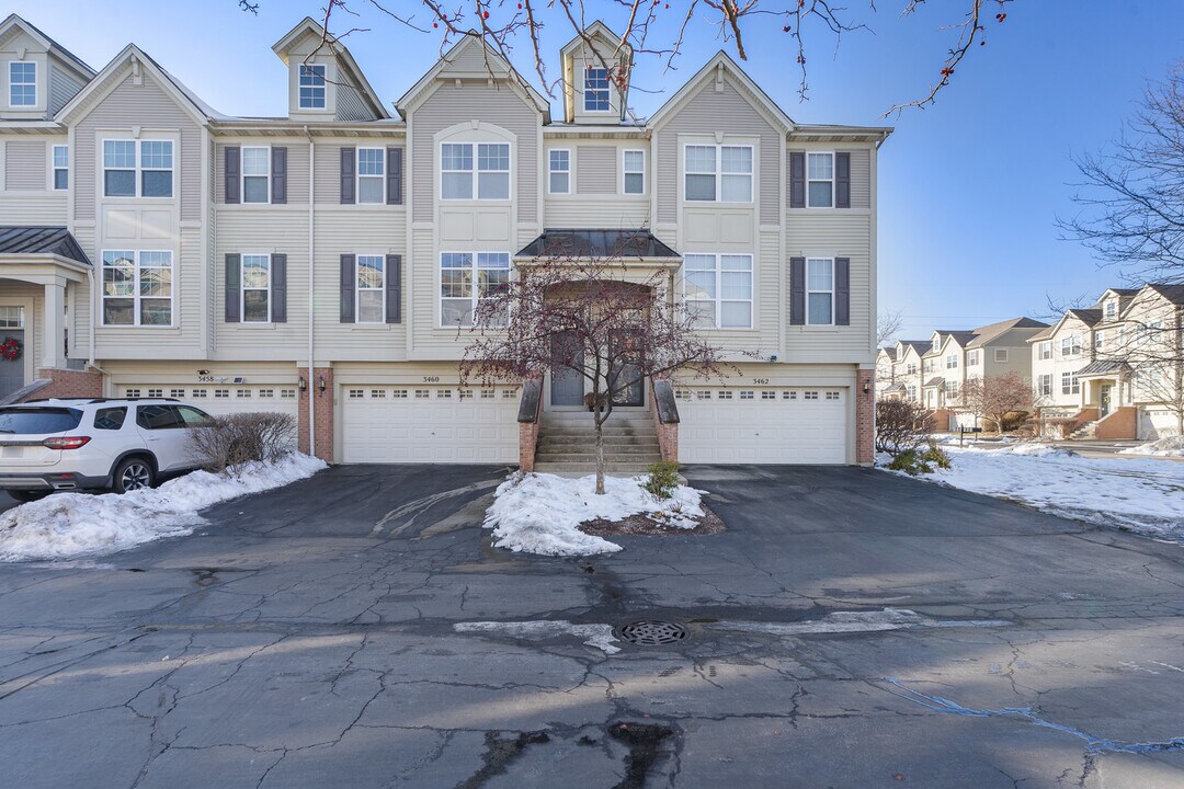 3460 Bradbury Cir in Aurora, IL - Building Photo