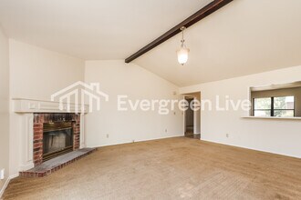 6800 Deer Bluff Dr in Dayton, OH - Building Photo - Building Photo