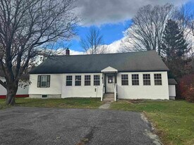 10 Meadow St in Ludlow, VT - Building Photo