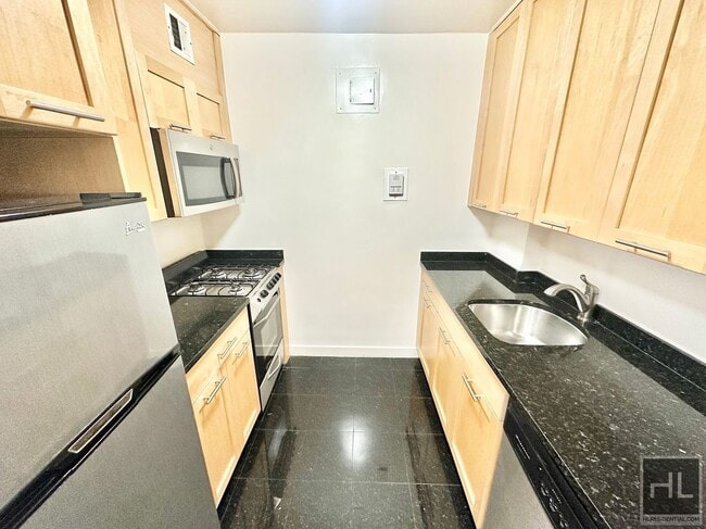 Fourth Avenue, Unit 5N in New York, NY - Foto de edificio - Building Photo