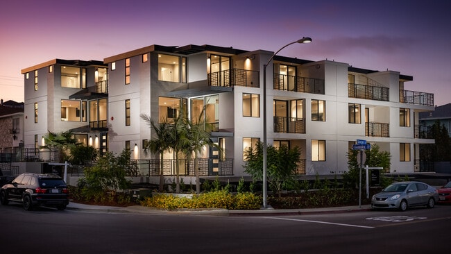 Bayview Townhomes at Point Loma in San Diego, CA - Building Photo - Building Photo