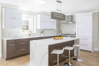 23 Winslow Rd, Unit 2 in Brookline, MA - Building Photo - Building Photo
