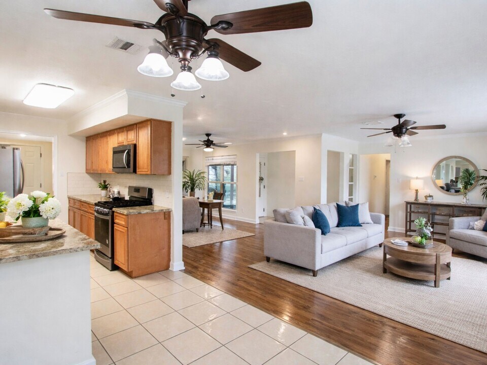 3810 Bonita Ln in La Porte, TX - Building Photo