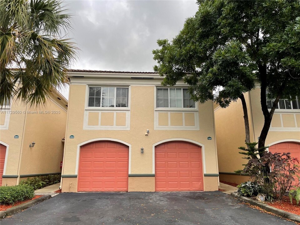 2424 Centergate Dr in Miramar, FL - Building Photo