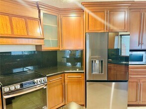 10561 NW 11th Ct in Plantation, FL - Building Photo - Building Photo