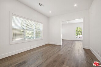 807 Croft Ave in Los Angeles, CA - Foto de edificio - Building Photo