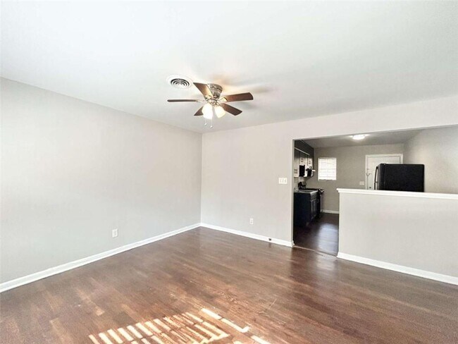 6496 Raymond Dr in Union City, GA - Building Photo - Building Photo