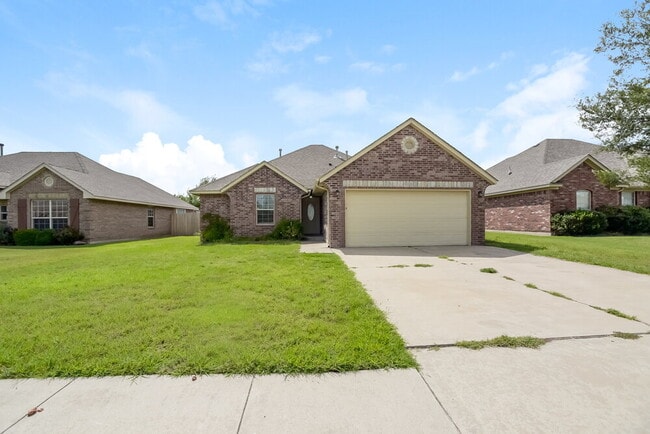 4009 Notting Hill Dr in Moore, OK - Building Photo - Building Photo