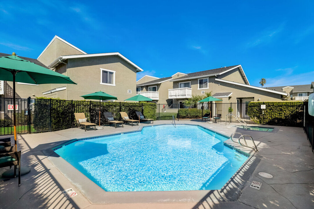 Greenbrier Apartments in Chula Vista, CA - Foto de edificio