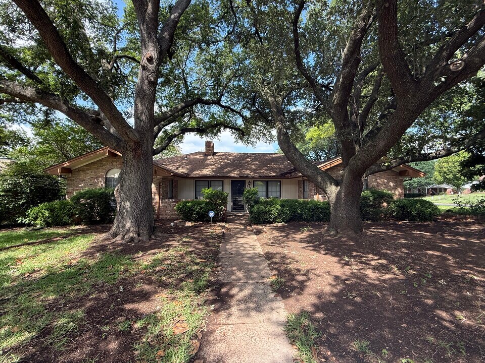 254 Linda Ln in Duncanville, TX - Building Photo