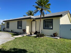 9140 SW 169th Terrace in Palmetto Bay, FL - Building Photo