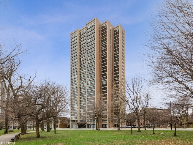 property at 1850 N Clark St