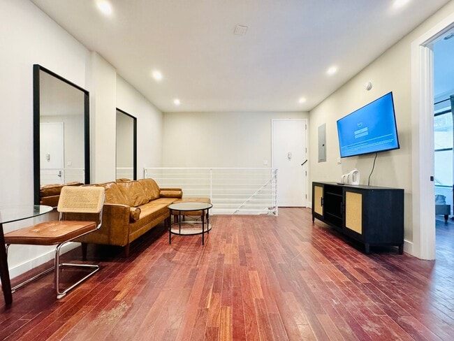 Furnished room/NOT APARTMENT in Brooklyn, NY - Building Photo - Building Photo