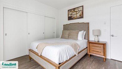 1055 N Anchor Way, Unit 315 in Portland, OR - Building Photo - Building Photo