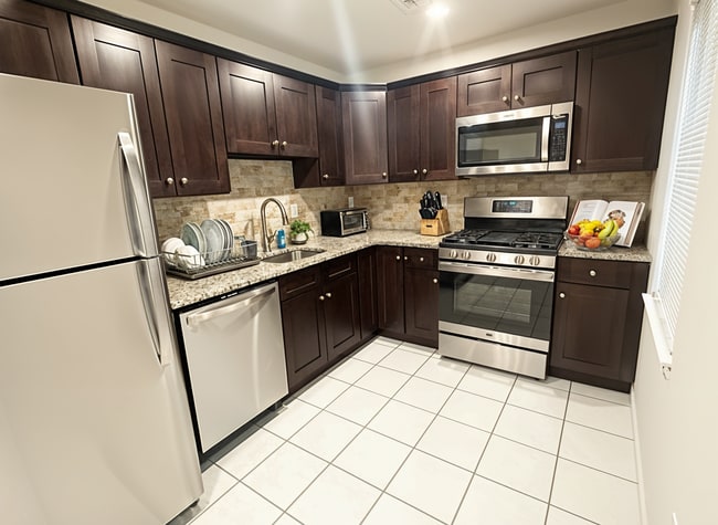 156 Roseland Ave in Caldwell, NJ - Foto de edificio - Building Photo