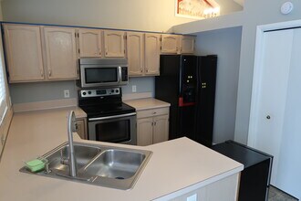 4495 Brookmeadow Dr SE in Kentwood, MI - Building Photo - Building Photo