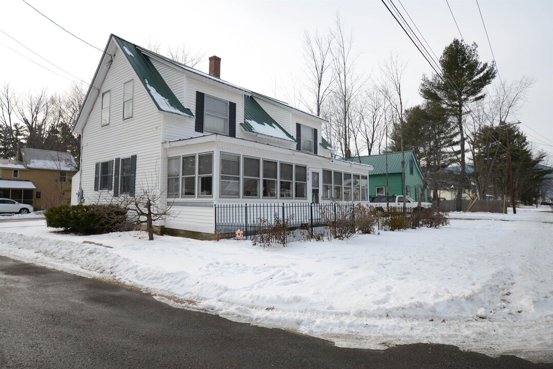 135 Seavey St in Conway, NH - Foto de edificio