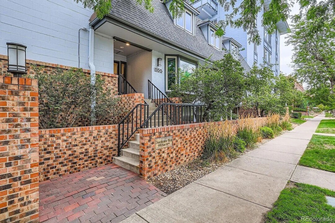 555 E 10th Ave in Denver, CO - Foto de edificio
