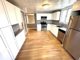 12 Myrtle St in Exeter, NH - Building Photo