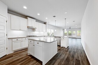 8816 Mina Dr in Austin, TX - Building Photo - Building Photo