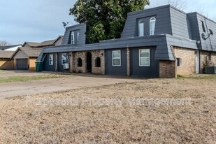 6814 Lancer Ln in Oklahoma City, OK - Building Photo