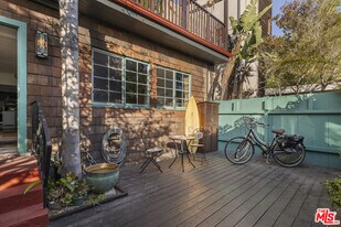 804 Pacific Ave in Venice, CA - Building Photo