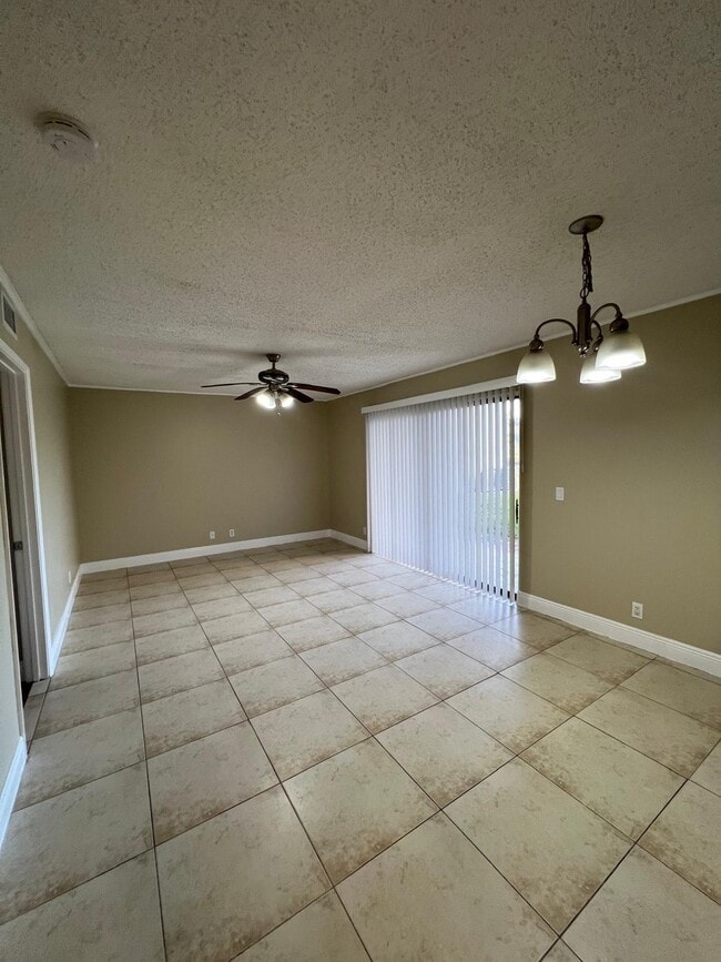 1520 Windorah Way in West Palm Beach, FL - Foto de edificio - Building Photo
