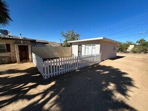 7475 Cherokee Trail, Unit 7475&1/2CherokeeTrail in Yucca Valley, CA - Building Photo - Building Photo