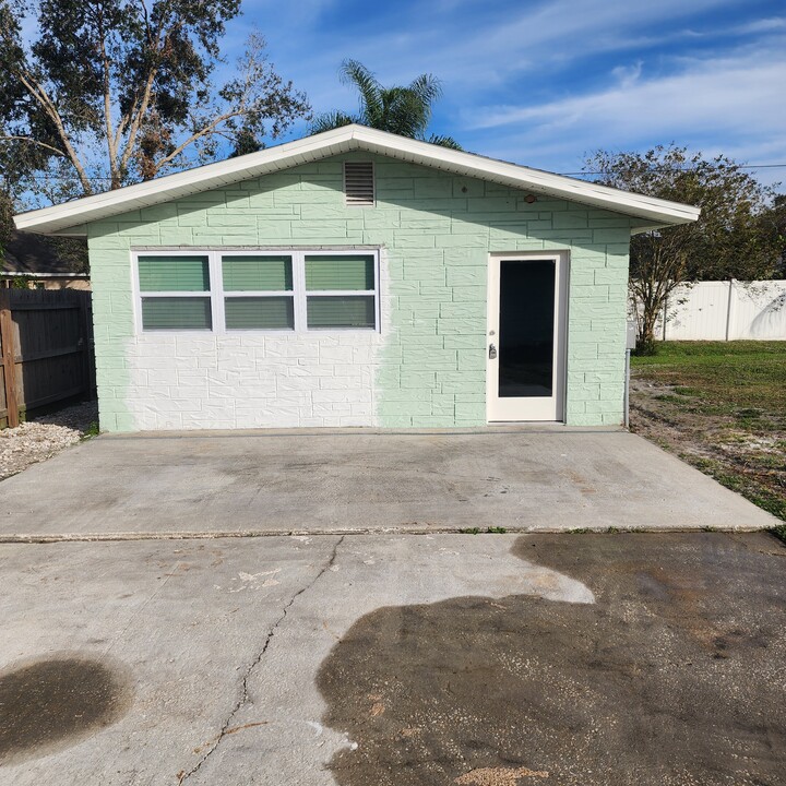 660 Belvedere Rd NW in Palm Bay, FL - Building Photo