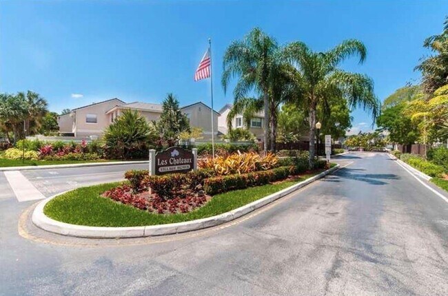 4810 Grapevine Way in Davie, FL - Building Photo - Building Photo