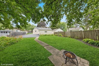 366 N Slusser St, Unit 2 in Grayslake, IL - Building Photo - Building Photo