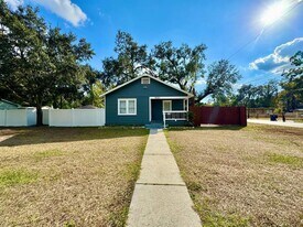 1601 E Maple Ave in Tampa, FL - Building Photo