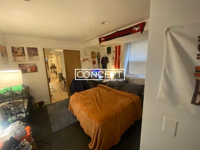 64 Louis Prang St, Unit 1 in Boston, MA - Foto de edificio - Building Photo