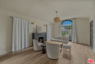 8822 Rosewood Ave in West Hollywood, CA - Building Photo - Building Photo