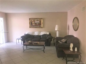 141 NE 10th Ave-Unit -18A in Hallandale Beach, FL - Building Photo - Building Photo