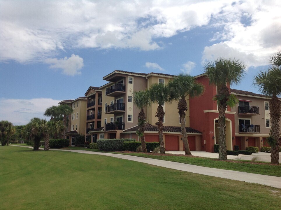 4190 Gator Greens Way in Fort Pierce, FL - Building Photo