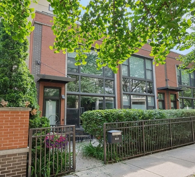 property at 945 N Howe St