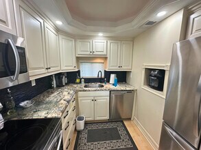 8921 S Hollybrook Blvd in Pembroke Pines, FL - Foto de edificio - Building Photo