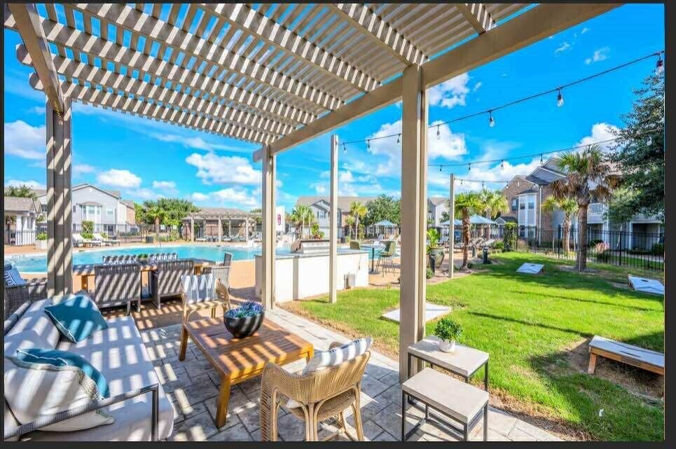 529 Barker-Clodine Rd in Houston, TX - Building Photo