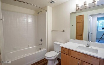 2050 W Southern Ave, Unit 1 in Phoenix, AZ - Foto de edificio - Building Photo