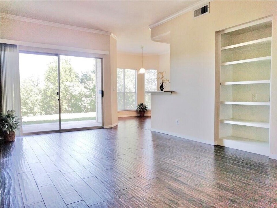6000-13 Shepherd Mountain Cove in Austin, TX - Building Photo
